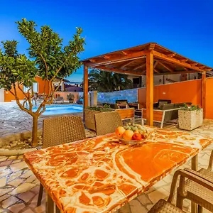 https://apartment-larst.pula-hotels.org