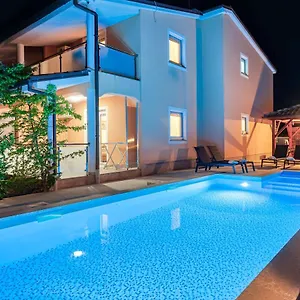 https://apartments-lara.pula-hotels.org