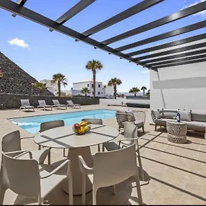 lanzarote-villas-the-mot-holidays.in-canary-islands.com/